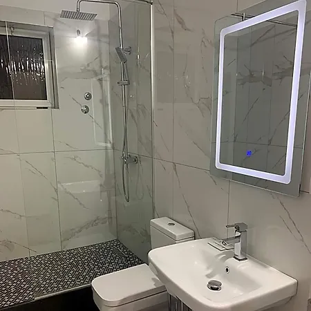Kaloshi 4* Tirana