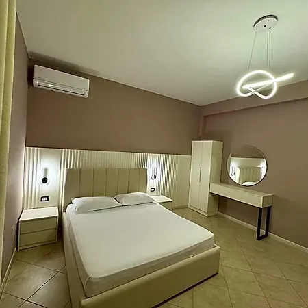 Hotel Kaloshi 4*