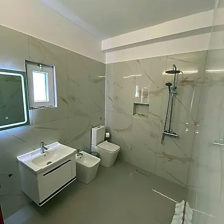 Kaloshi Hotel